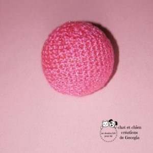 Ballaine rose scintillante, balle créée par Georgia pour chat et chien