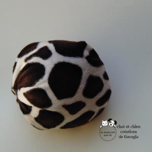 Préhistoballe-grande balle créée par Georgia pour chat et chien