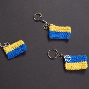 porte-clés crocheté aux couleurs de l'Ukraine création de Georgia